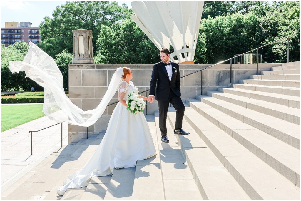 wedding photos at nelson atkins museum 