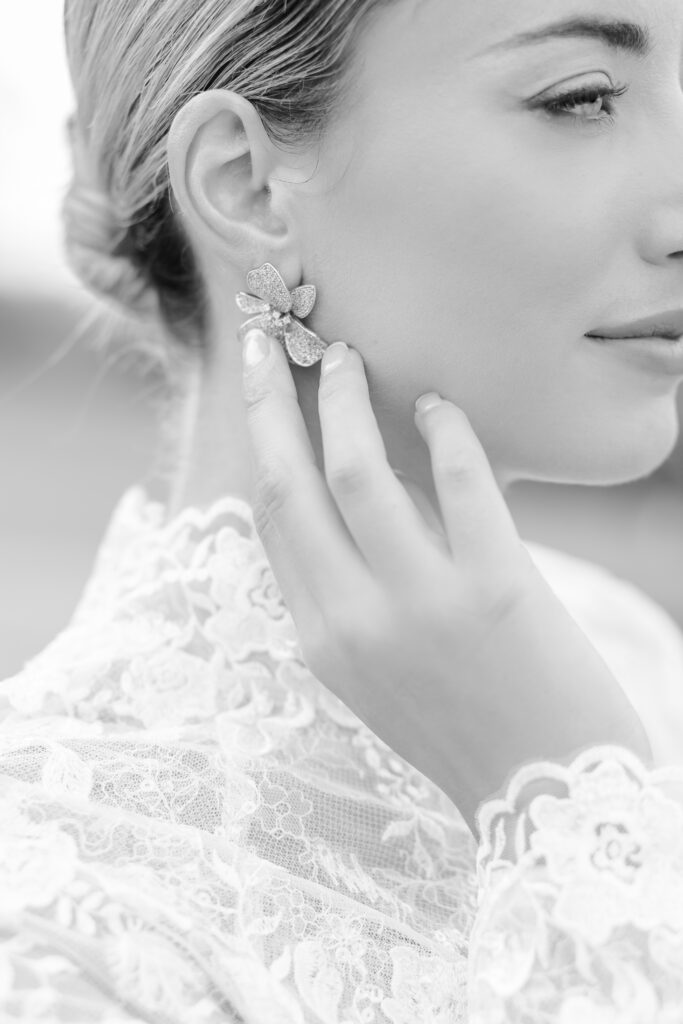 wedding earrings - beautiful bridal portraits 